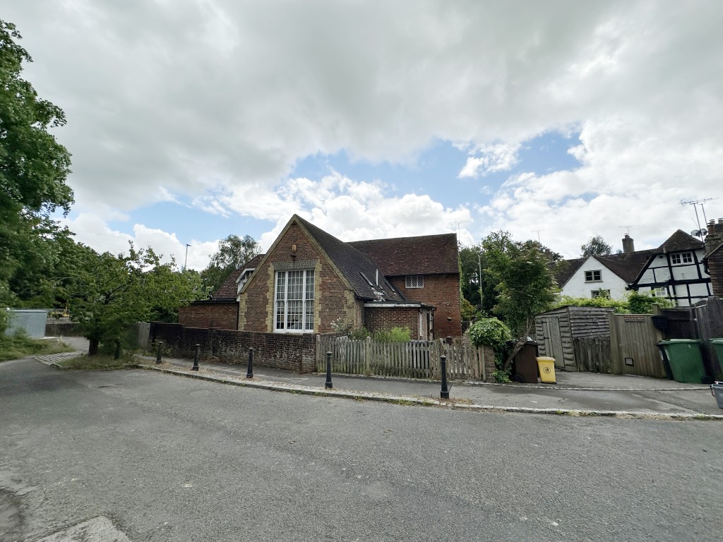 Lot: 145 - THREE-BEDROOM OLD SCHOOL UNIT WITH POTENTIAL - External of Property